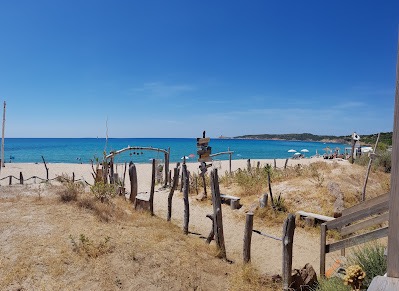 Plage de sable et mer turquoise